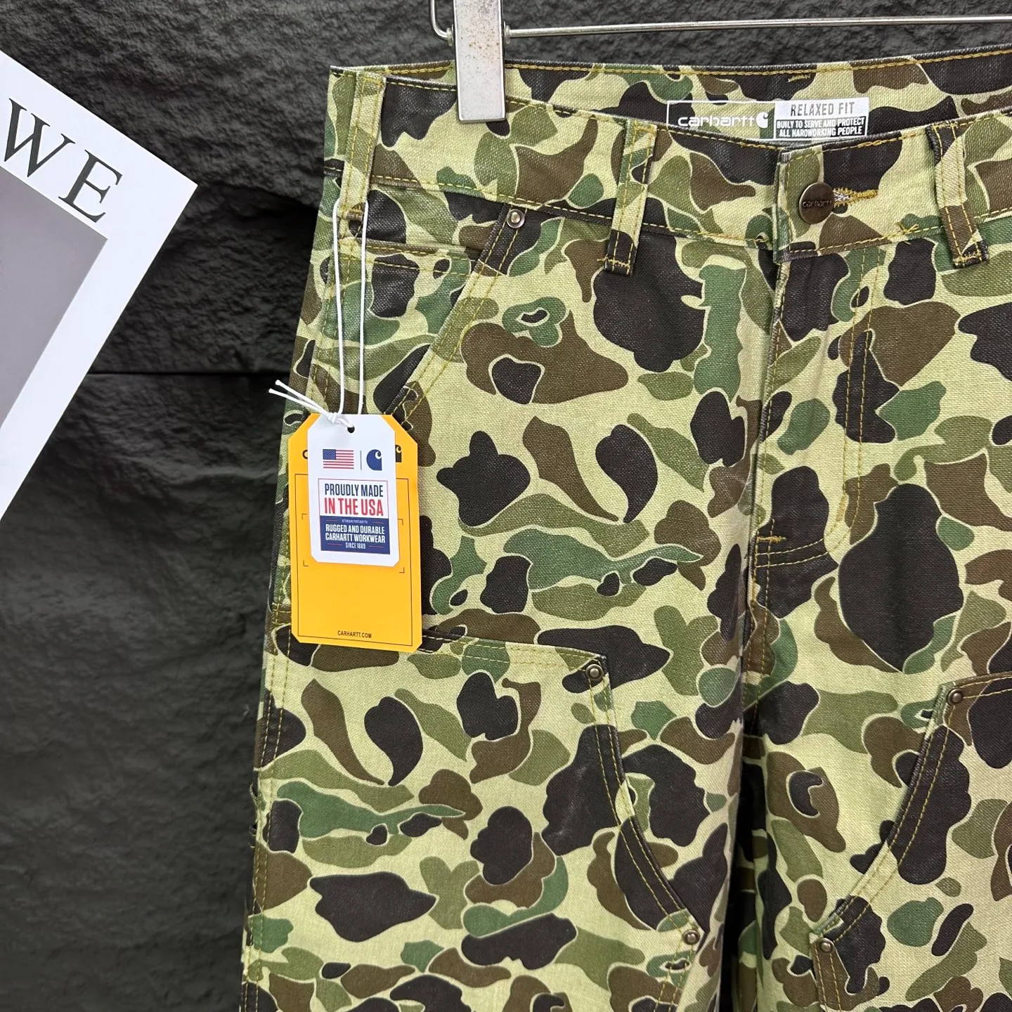 Carhartt 2026 New Arrival 3D Digital Printing Camouflage Retro Work Wear Couple Loose Jeans High Version High Version Top Ceiling Quality Styles with different washed textures, very friendly to people with thin legs and thick legs. The straight version is very flattering to the leg shape. Moderate length that never goes out of style, easy to match with casual, basic styling for various styles, a must-have in the wardrobe! The fabric is stiff but also makes the upper body soft without losing texture. The washing process is even more perfect. It is a must-have item for everyone! ! ! Washed wheat, hang tag, pants label, three complete labels Color: camouflage green Size: 28, 30, 32, 34, 36 (five sizes)